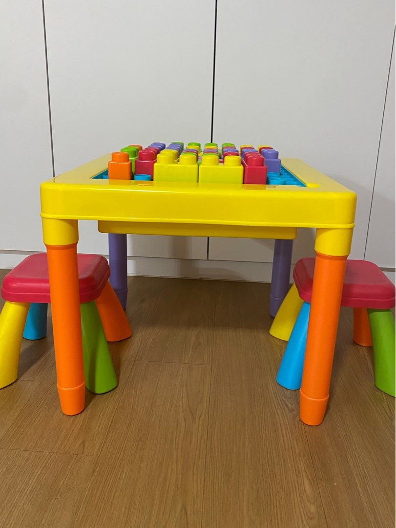 Toys R us 2 in 1 play table with lego