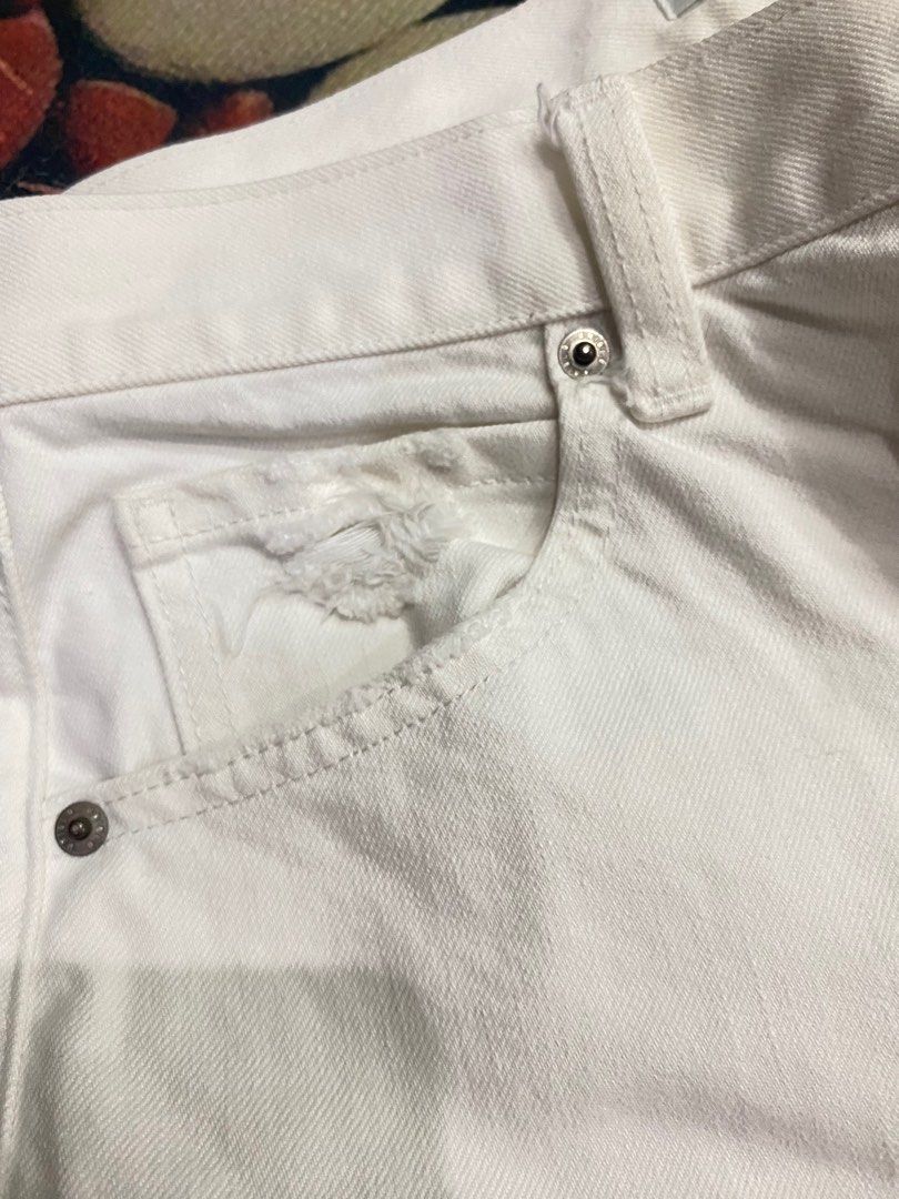 Uniqlo - White Straight Cut Denim (Category: Jeans) located in Manila. Submitted by vimcorpuz (Listing ID 1304585344, Image 3). Description: Some details: Waist: 27” Length: 35.5” Minimal stains on some parts pero a thorough wash will help! .