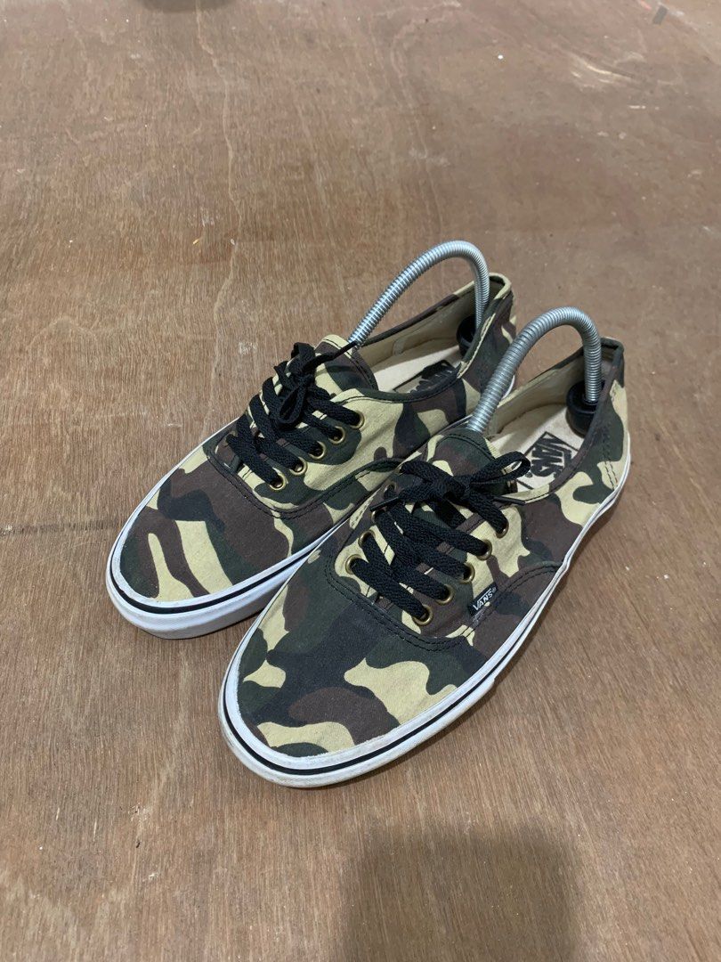 Vans authentic camo, Fesyen Pria, Sepatu Sneakers di Carousell