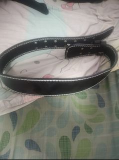 Weightlifting belt leather