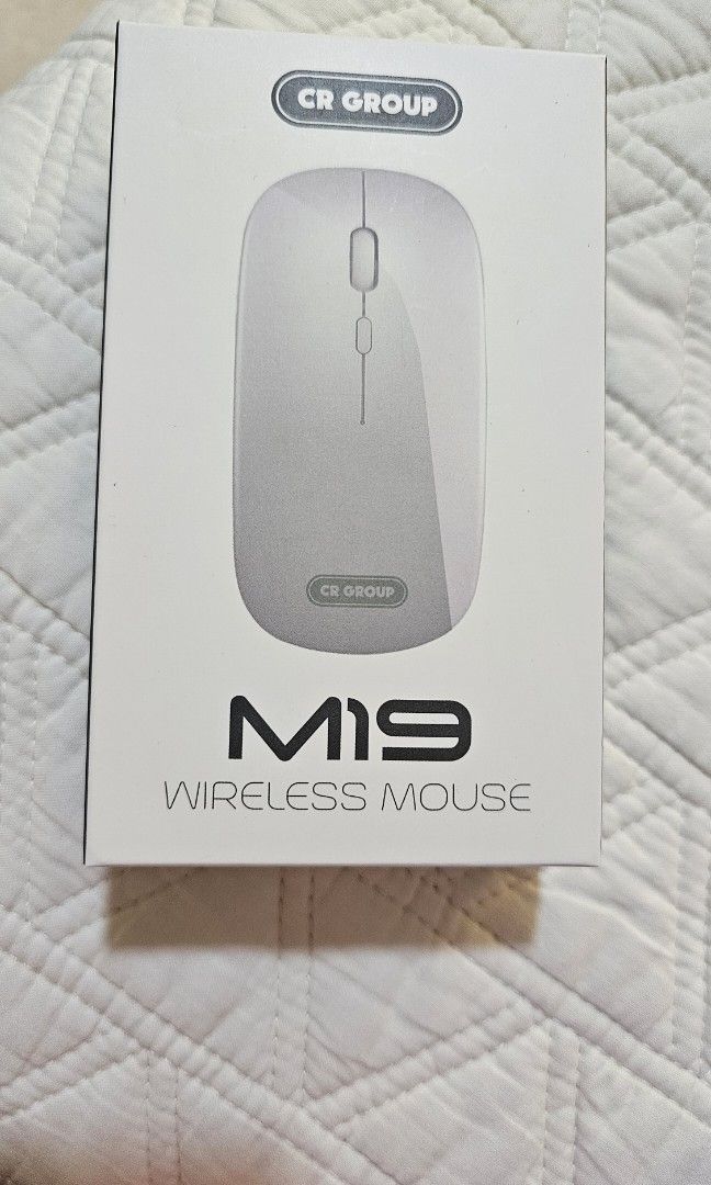 Wireless Mouse (Category: Mouse & Mousepads) located in Singapore. Submitted by hkgirl (Listing ID 1304579177, Image 1). Description: M19 wireless mouse. Brand new..