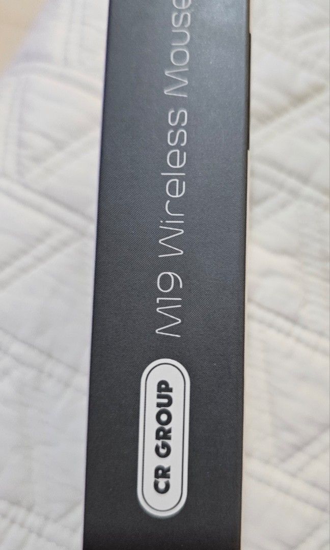 Wireless Mouse (Category: Mouse & Mousepads) located in Singapore. Submitted by hkgirl (Listing ID 1304579177, Image 3). Description: M19 wireless mouse. Brand new..