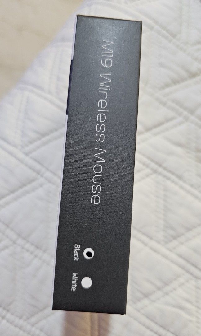 Wireless Mouse (Category: Mouse & Mousepads) located in Singapore. Submitted by hkgirl (Listing ID 1304579177, Image 2). Description: M19 wireless mouse. Brand new..