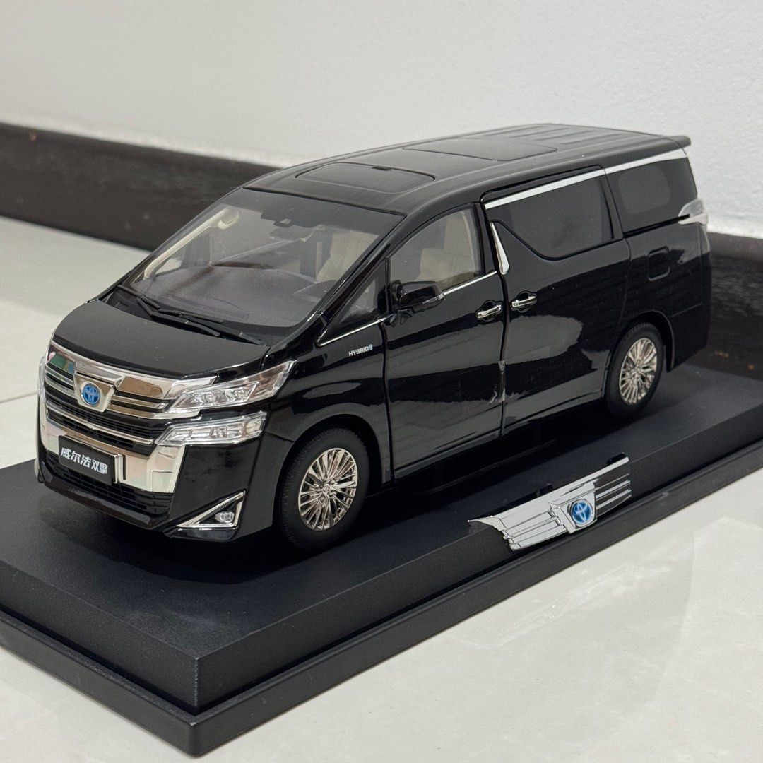1:18 Toyota Vellfire Hybrid (Black), Hobbies & Toys, Toys