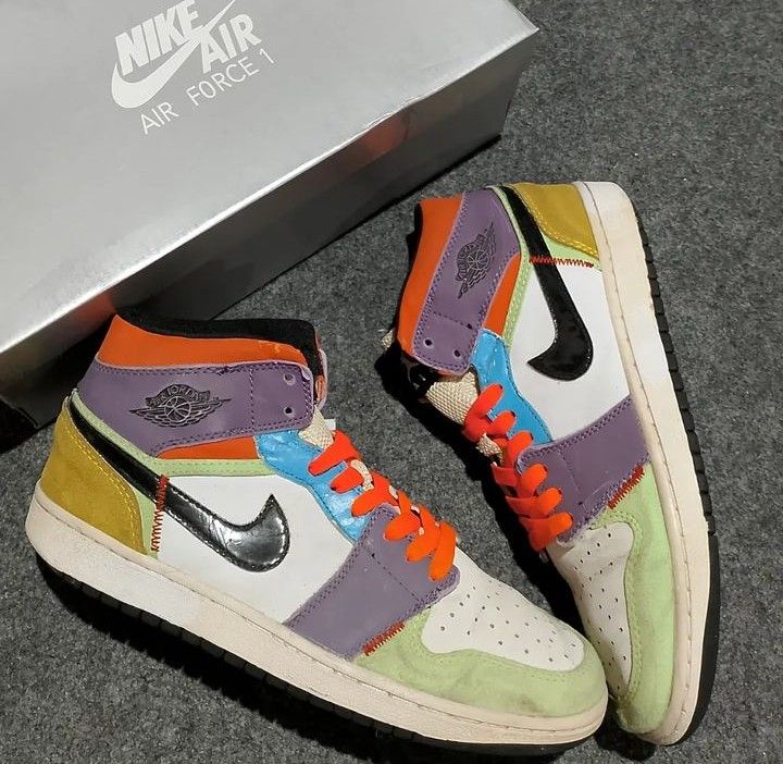 Air Jordan Mid SE Lightbulb Multicolor, Fesyen Pria, Sepatu