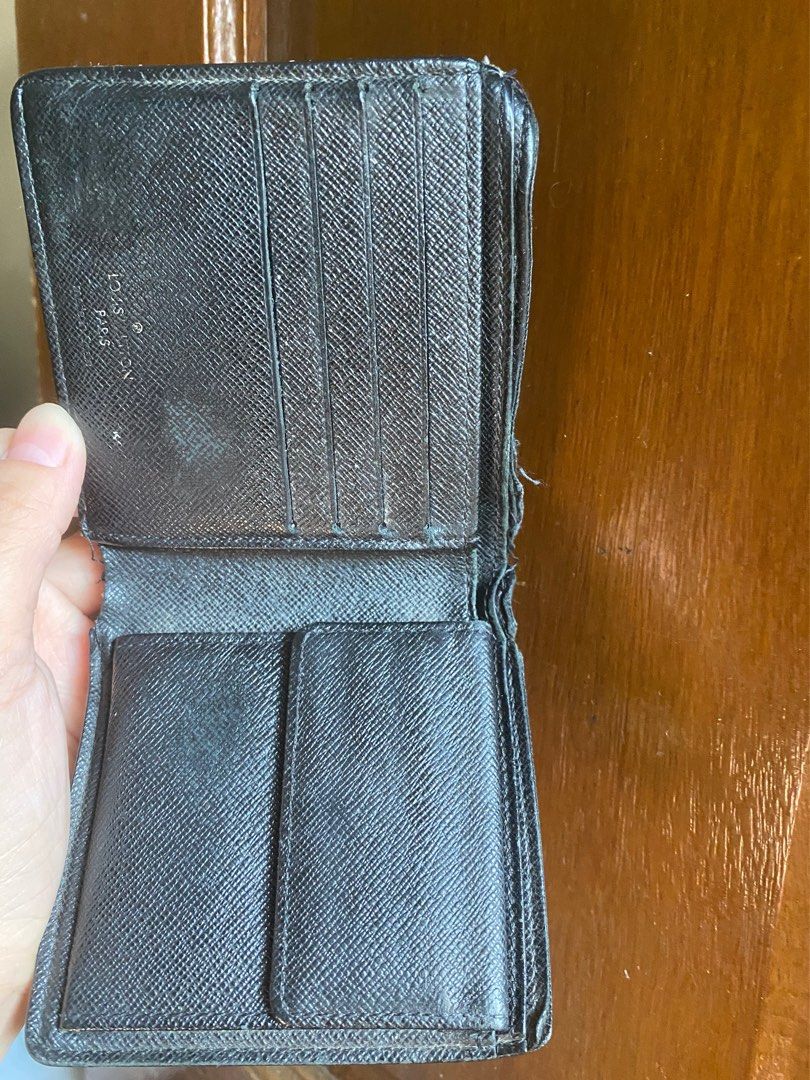 Authentic Louis Vuitton Damier Mens Wallet (Category: Luxury Bags & Wallets) located in Cavite. Submitted by yhannashoppe_08 (Listing ID 1232570313, Image 3). Description: Authentic Louis Vuitton Damier Mens Wallet Preloved With dustbag & box bought in japan Pm sure buyer for the price….