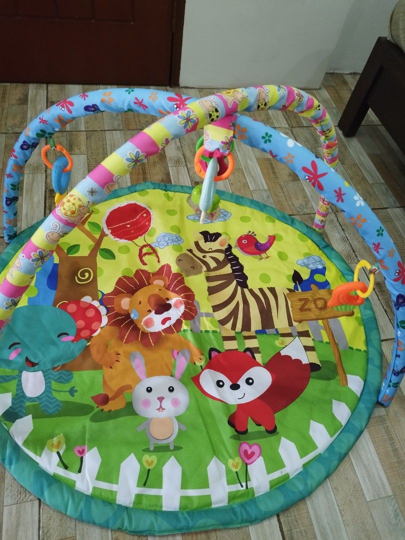 Baby Activity Play Gym Playmat (Category: Infant Playtime) located in Manila. Submitted by camillec02 (Listing ID 1304665825, Image 3). Description: BRAND NEW nadumihan lang cover dahil sa pagtago pero all in good condition ☺️.