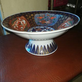 Beautiful vtg imari pedestal  bowl, porcelain