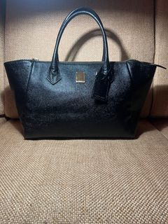 (Category: ) located in . Submitted by your_personal_shopper24 (Listing ID 1304781704, Image 1). Description: .