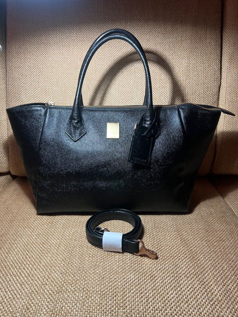 Couronne Bag (Category: Luxury Bags & Wallets) located in Makati City. Submitted by your_personal_shopper24 (Listing ID 1304781704, Image 2). Description: Couronne Bag from Japan.