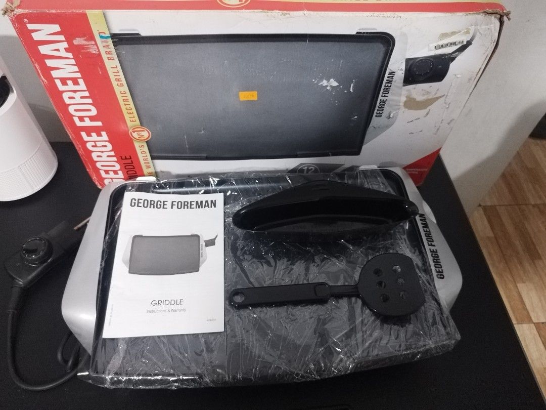 George Foreman Griddle (Category: BBQ, Grills & Hotpots) located in Taytay. Submitted by mikz_1303 (Listing ID 1304650128, Image 2). Description: George Foreman Electric Griddle GREG10 Australian Mall Pullout Php 2,500 Used as display unit Almost New/Open box 220V With box and accessories Pm me for more info....