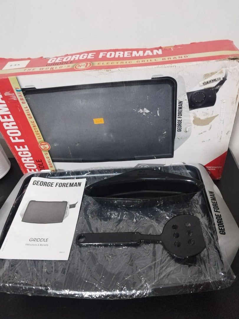 George Foreman Griddle (Category: BBQ, Grills & Hotpots) located in Taytay. Submitted by mikz_1303 (Listing ID 1304650128, Image 1). Description: George Foreman Electric Griddle GREG10 Australian Mall Pullout Php 2,500 Used as display unit Almost New/Open box 220V With box and accessories Pm me for more info....