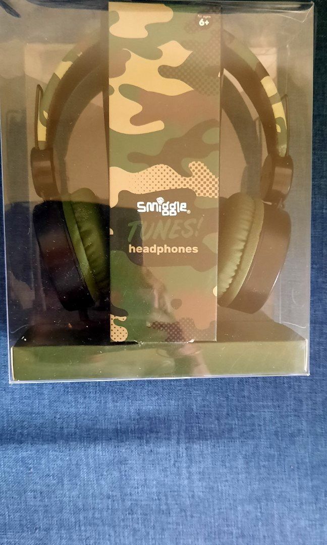 Headphones453200136351918084