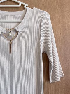 Heart Deco Beige Knitted Top 心心杏色上衣64245677717506110