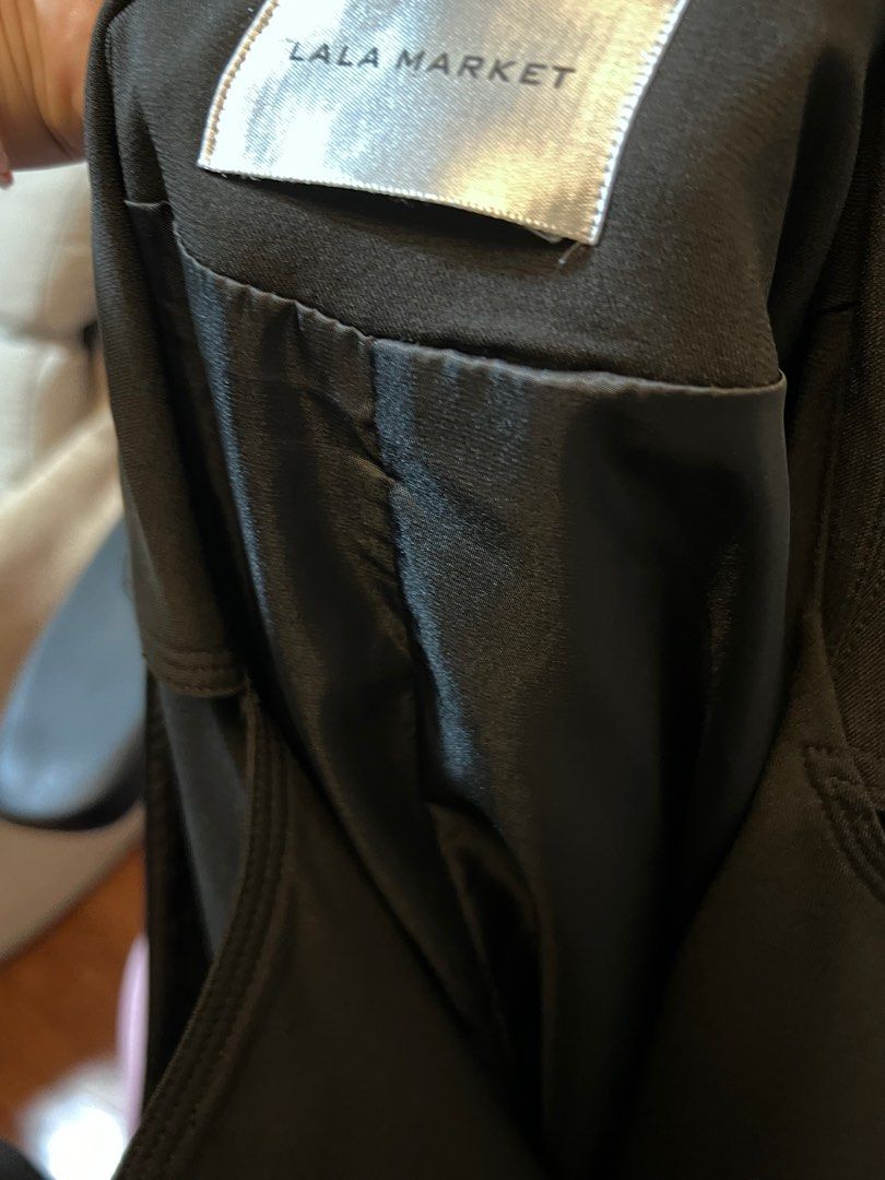 Jacket (Category: Sets or Coordinates) located in Singapore. Submitted by shenks (Listing ID 1304731553, Image 3). Description: Good material with lining .