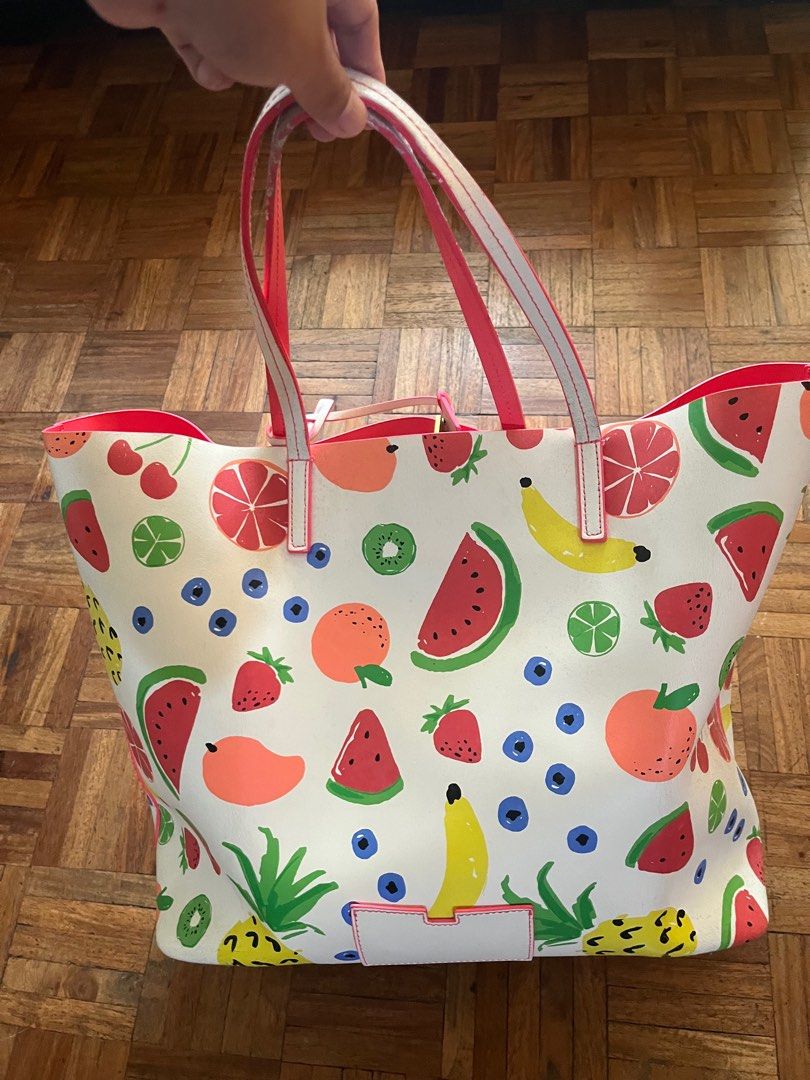 Kate Spade Weekend Bag - Orig (Category: Shoulder Bags) located in Makati City. Submitted by yoursecondbest (Listing ID 1304622824, Image 2). Description: Spacious and reliable weekend bag! It has flaws sa handle as seen on the last photos. It’s not chipping leather but only just paint. You can cover with cloth or replace the handle na lang. Needs cleaning too. And then normal signs of usage..