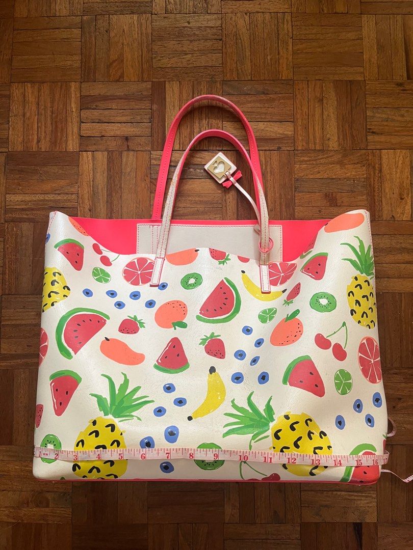 Kate Spade Weekend Bag - Orig (Category: Shoulder Bags) located in Makati City. Submitted by yoursecondbest (Listing ID 1304622824, Image 3). Description: Spacious and reliable weekend bag! It has flaws sa handle as seen on the last photos. It’s not chipping leather but only just paint. You can cover with cloth or replace the handle na lang. Needs cleaning too. And then normal signs of usage..