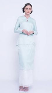(Category: ) located in . Submitted by versatile.wardrobe (Listing ID 1304626177, Image 1). Description: .