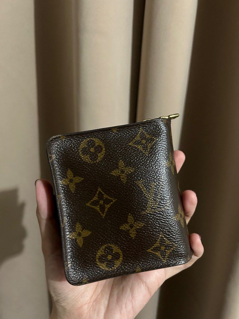 Louis Vuitton Classic Monogram Bifold Wallet (Category: Luxury Bags & Wallets) located in Makati City. Submitted by declutterwjn_ (Listing ID 1304749661, Image 2). Description: Bought in Japan so authenticity is guaranteed. Can send photo of receipt as requested. Still in good condition, has signs of usage. Flaws are seen in the photos - mostly around the zipper. .