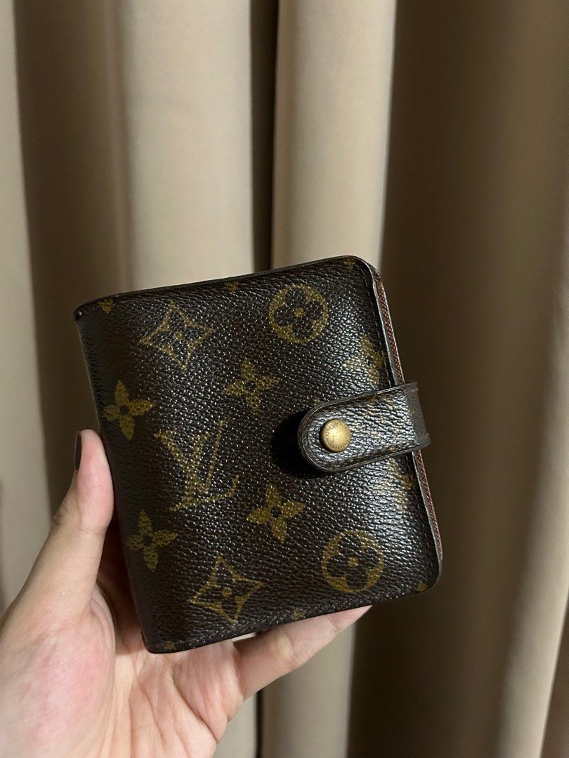 Louis Vuitton Classic Monogram Bifold Wallet (Category: Luxury Bags & Wallets) located in Makati City. Submitted by declutterwjn_ (Listing ID 1304749661, Image 1). Description: Bought in Japan so authenticity is guaranteed. Can send photo of receipt as requested. Still in good condition, has signs of usage. Flaws are seen in the photos - mostly around the zipper. .