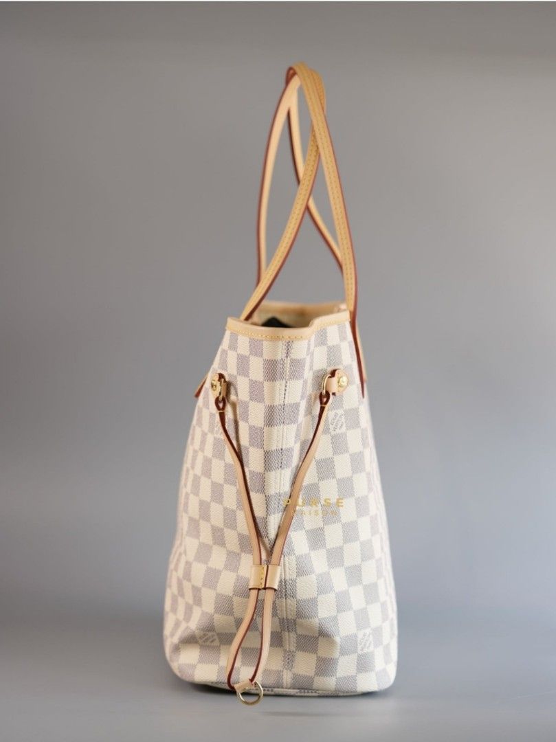 Louis Vuitton Neverfull MM in Damier Azure Canvas (Microchip) (Category: Luxury Bags & Wallets) located in Taguig. Submitted by pursemaison (Listing ID 1304750414, Image 3). Description: Louis Vuitton Neverfull MM in Damier Azure Canvas (Microchip) ✨Php 115,000 *Additional 3.85% for straight credit card payments *Available for 4 months layaway with 1% interest per month *BDO credit card up to 36 mos & Citibank credit card up to 24 mos (with inter