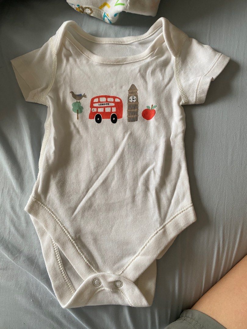Marks & Spencer onesies (Category: Babies & Kids Fashion) located in Las Pinas. Submitted by ketshops (Listing ID 1304616551, Image 2). Description: M&S onesies for NB-3 months old. 100 pesos each but if you’re getting it all, I can give it to you for 400 pesos.