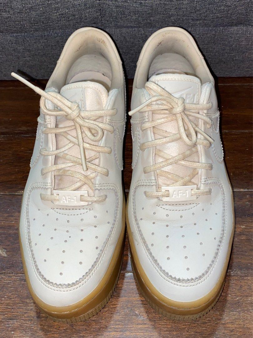 Nike air force 1 sage low lx beige gum clearance