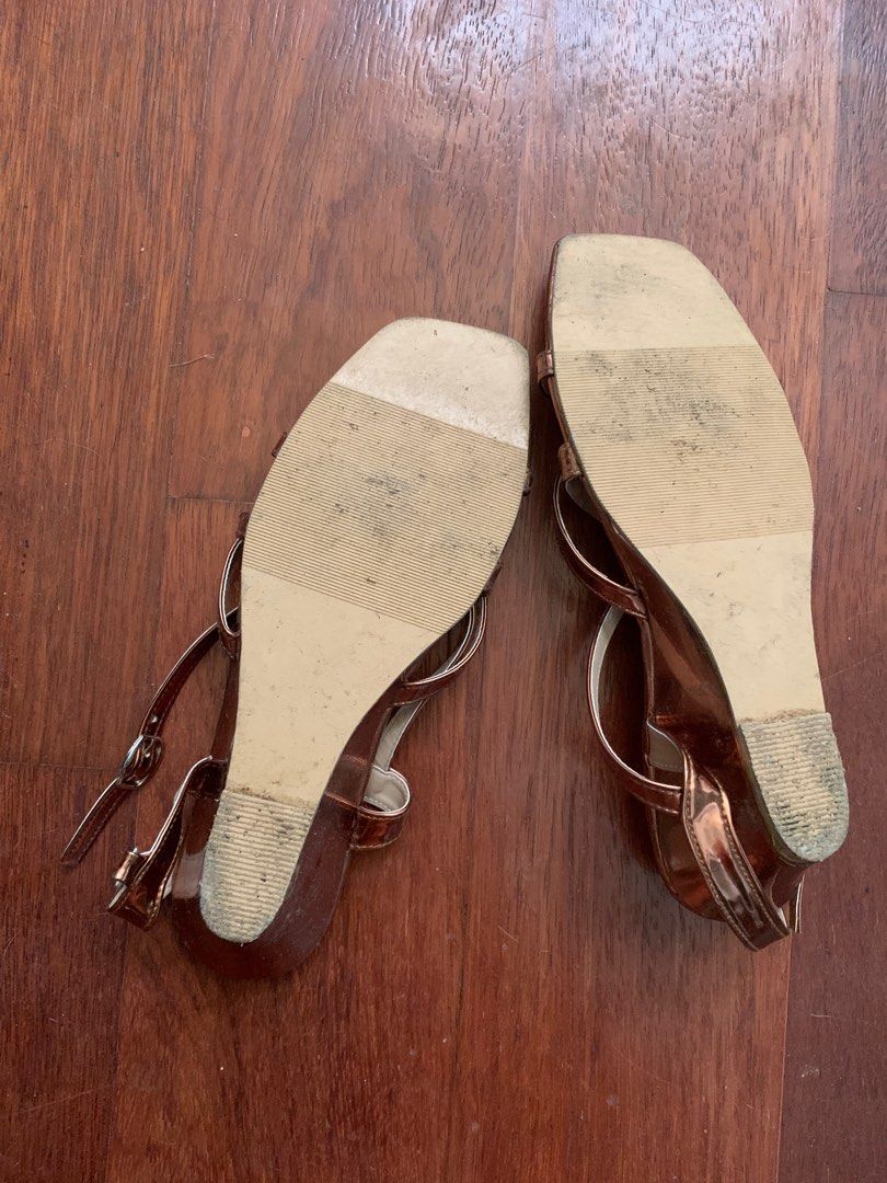 Rustic Colored Sandals (Category: Flats & Sandals) located in Peñablanca. Submitted by pauloveditems (Listing ID 1304628356, Image 2). Description: Used once for a wedding. Super nice pa. best for Rustic theme wedding or events. .