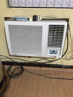 SECONDHAND 1.5HP INVERTER AIRCON •