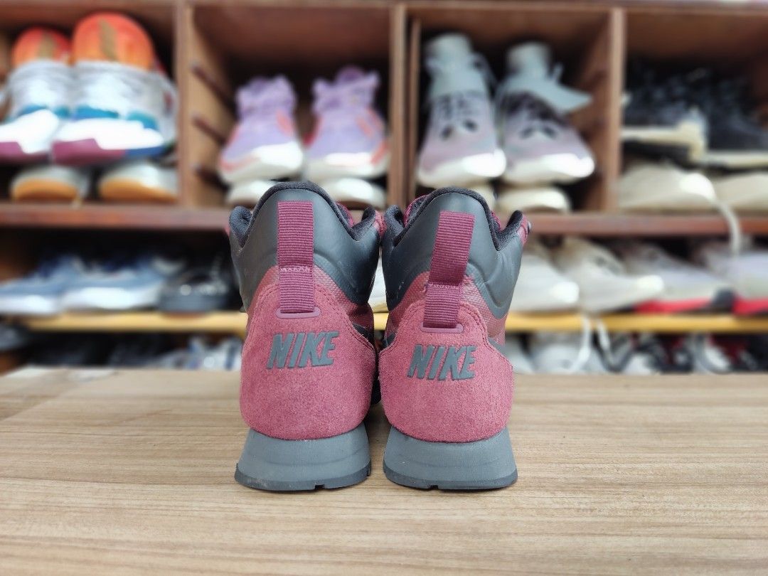 Sepatu Sneakers Nike MD Runner 2 Mid Bekas Burgundy Black Size 37.5 Kondisi 90 Fesyen Wanita Sepatu di Carousell