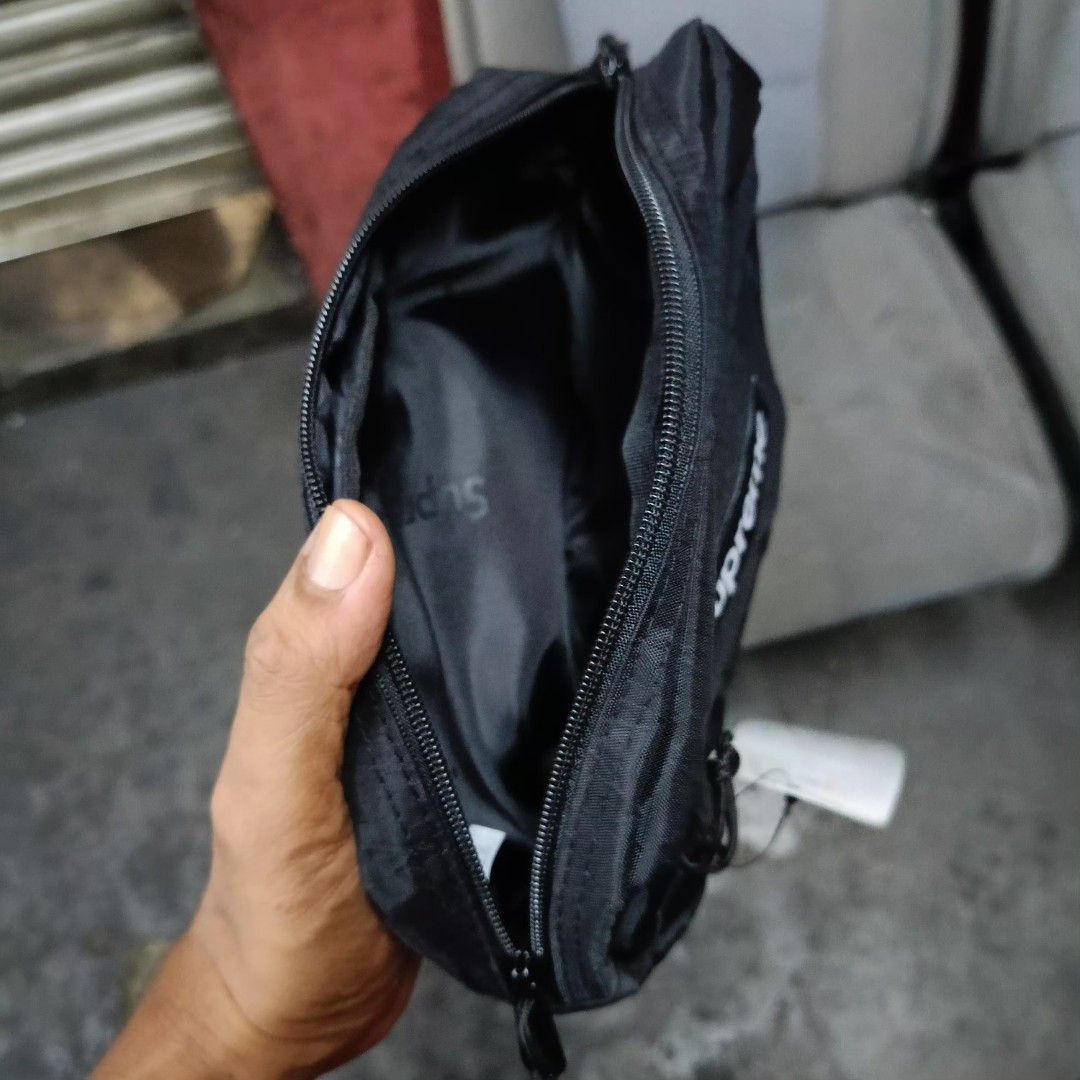 SUPREME WAIST BAG FW18 BLACK Men s Fashion Bags Belt bags Clutches and Pouches on Carousell