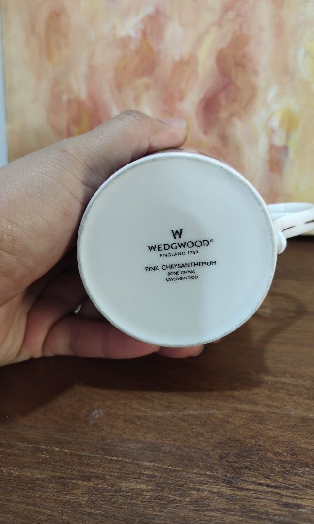 Wedgewood Pink Chrysanthemum Mug (Category: Coffee & Tea Tableware) located in Santa Cruz. Submitted by retroflash (Listing ID 1304635927, Image 2). Description: diameter 2.5inches height 3.5 inches sign of usage on the edges (see pics) no cracks/chips.