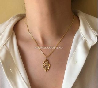 18k Saudi Gold Mother & Child Necklace 16"