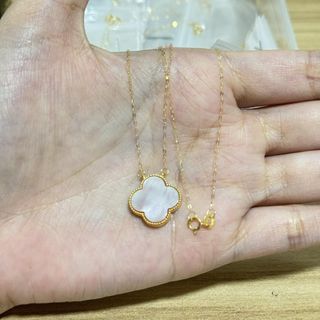 18k Saudi Gold White Clover Necklace