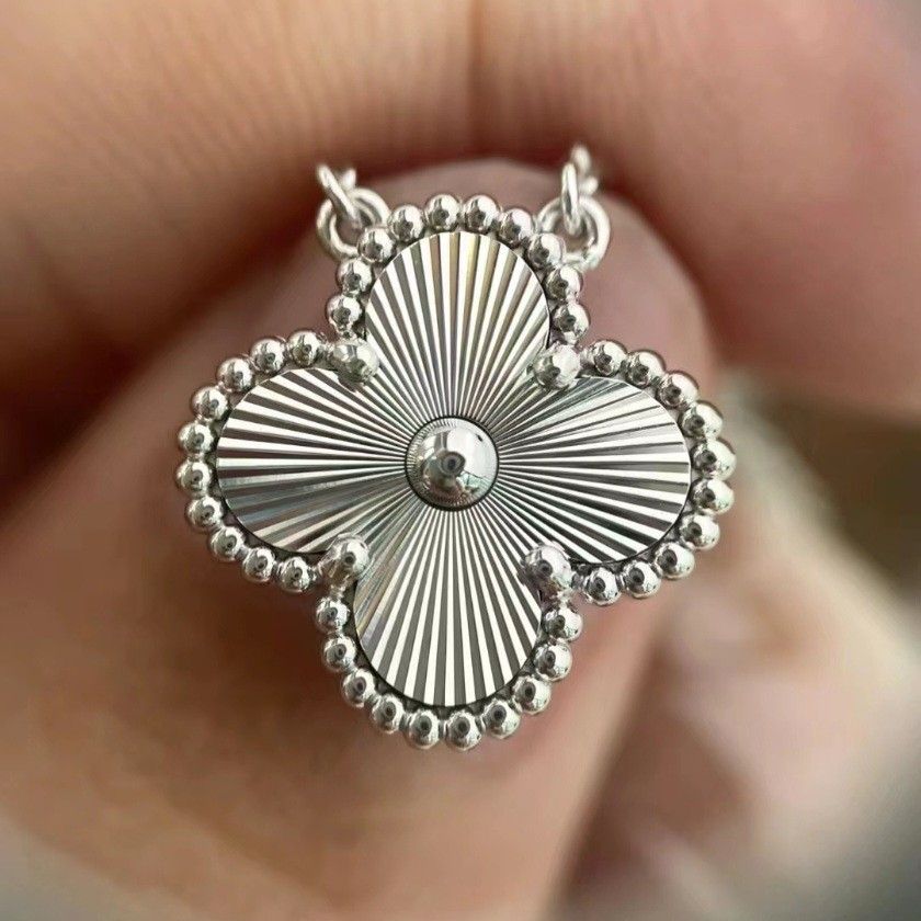 Alhambra pendant price top