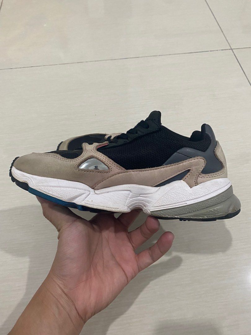 Obral Murah Adidas Falcon Women 37 1 3 Black Pink Sneakers Jennie Blackpink Kylie Jenner Original Fesyen Wanita Sepatu di Carousell