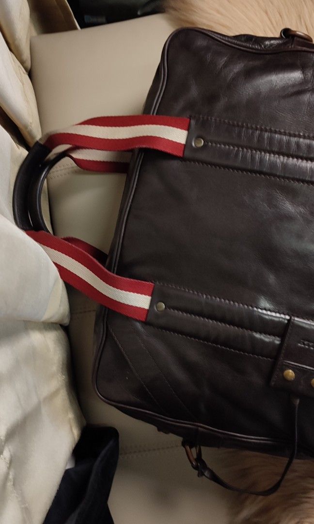 Authentic bally trego (Category: Luxury Bags & Wallets) located in Quezon City. Submitted by edwinvuru (Listing ID 1304885183, Image 3). Description: authentic bally trego in good condition no sling selling low 6800.