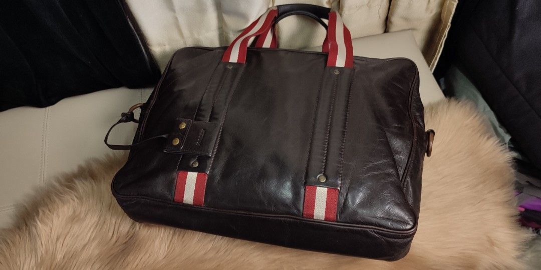 Authentic bally trego (Category: Luxury Bags & Wallets) located in Quezon City. Submitted by edwinvuru (Listing ID 1304885183, Image 2). Description: authentic bally trego in good condition no sling selling low 6800.