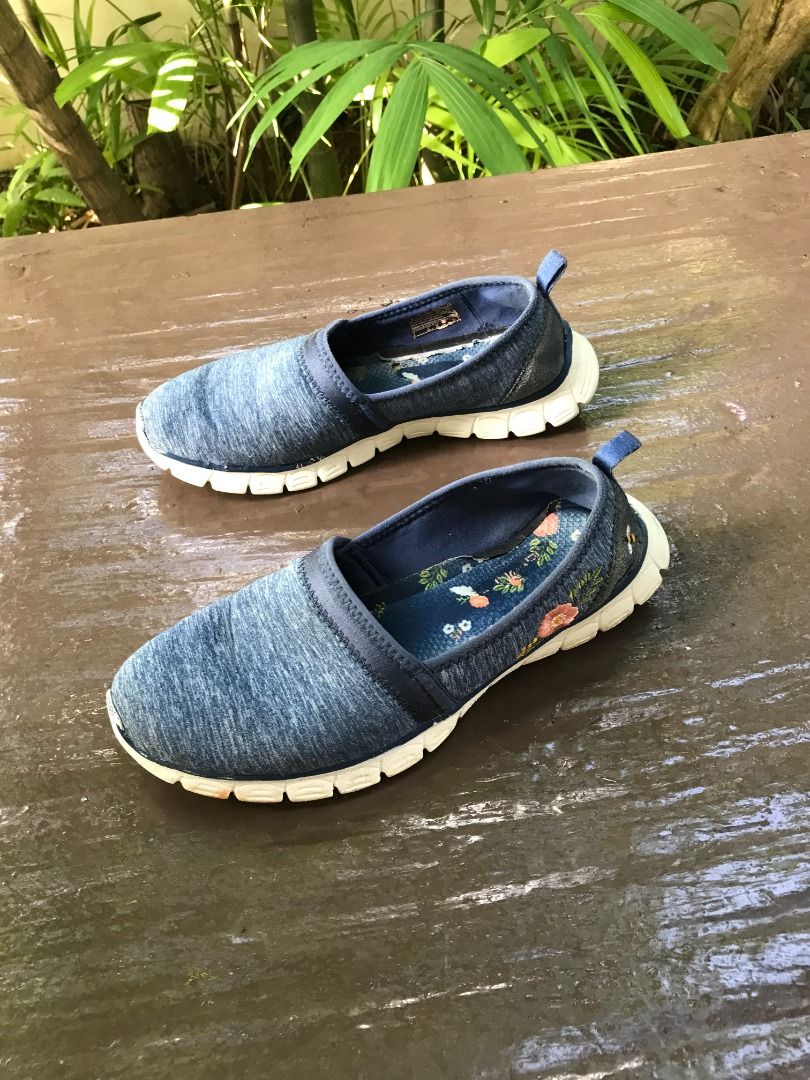 Authentic Skechers blue sneakers. Size UK 5 US 8 EU 38 CM 25. In good condition
