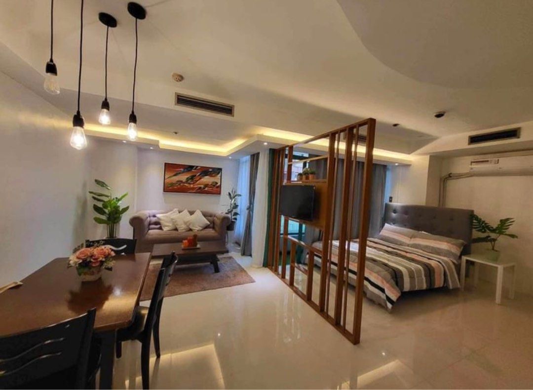 Baywatch Tower Malate 1 bedroom (Category: Room Rentals) located in Quezon City. Submitted by jvll_88 (Listing ID 1304847113, Image 3). Description: For sale ‼️ Baywatch Tower Condominium Located in Malate Manila near Aristocrat. Walking distance from Robinsons Ermita, less than 10 mins drive to MOA and 15 mins to the airport via NAIAX. PET FRIENDLY 💯 Spacious balcony All glass from Floor to ceiling Fully furnished ✔️ Capital Gains Tax (seller) 