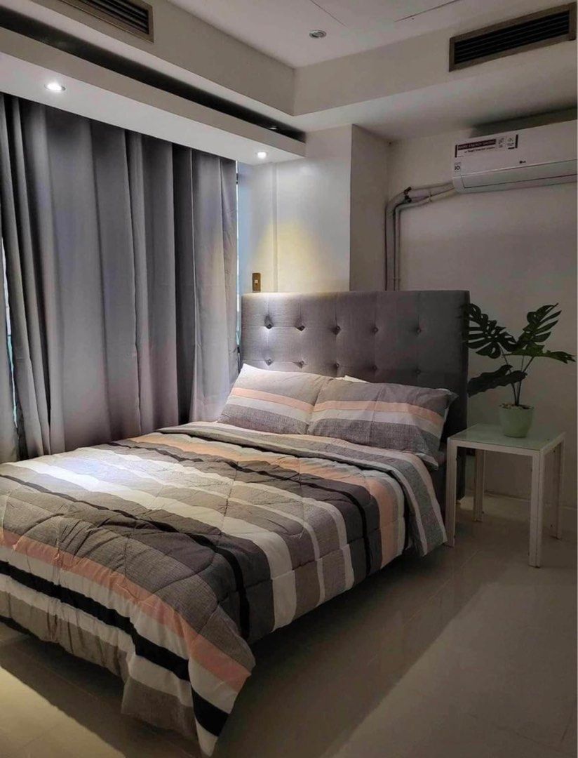 Baywatch Tower Malate 1 bedroom (Category: Room Rentals) located in Quezon City. Submitted by jvll_88 (Listing ID 1304847113, Image 2). Description: For sale ‼️ Baywatch Tower Condominium Located in Malate Manila near Aristocrat. Walking distance from Robinsons Ermita, less than 10 mins drive to MOA and 15 mins to the airport via NAIAX. PET FRIENDLY 💯 Spacious balcony All glass from Floor to ceiling Fully furnished ✔️ Capital Gains Tax (seller) 