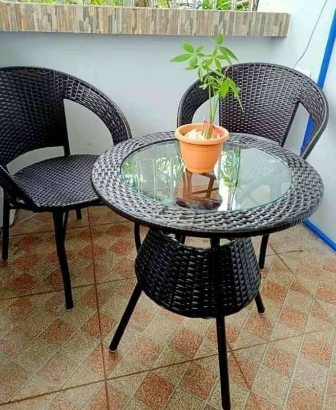 Cozy coffee table set (Category: Tables & Sets) located in Manila. Submitted by saguittarian06 (Listing ID 1304946546, Image 2). Description: ₱8500 Cozy Coffee Table Set 2 seater 09674865453 Super Sale ‼️‼️ Imported rattan weave materials With glass center table Can be place Indoor & Outdoor High quality.
