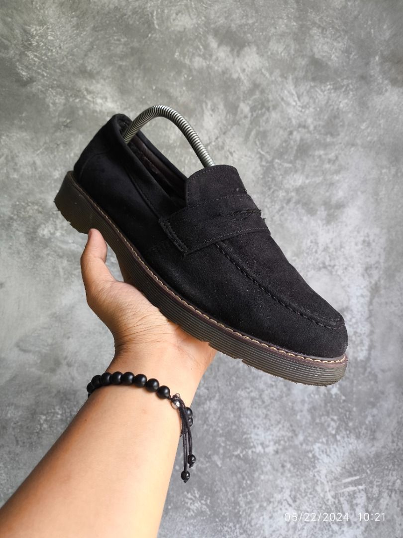 LOAFERS SHOES FOR MEN SIZE 9.5 (Category: Casual Shoes) located in Lucban. Submitted by 692rift (Listing ID 1304817222, Image 1). Description: SLIP ON PRICE: 650 VERY GOOD CONDITION SIZE: 9.5 US ISSUE: BAKBAK LANG SA SOCKLINE.