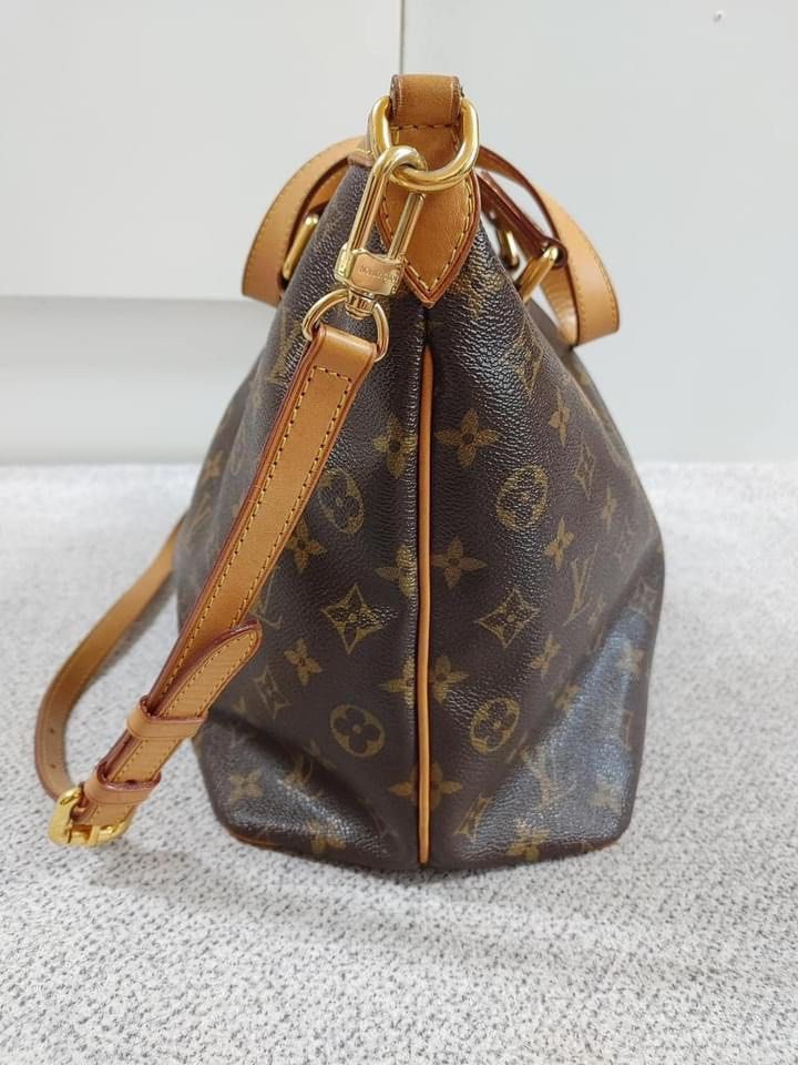 lV palermo PM (Category: Luxury Bags & Wallets) located in Cebu City. Submitted by forless.ph (Listing ID 1304819879, Image 2). Description: Excellent Used condition No flaws! Minor signs of wear only Money back guaranted!! 💯 legit! Or ur moneyback 10x.