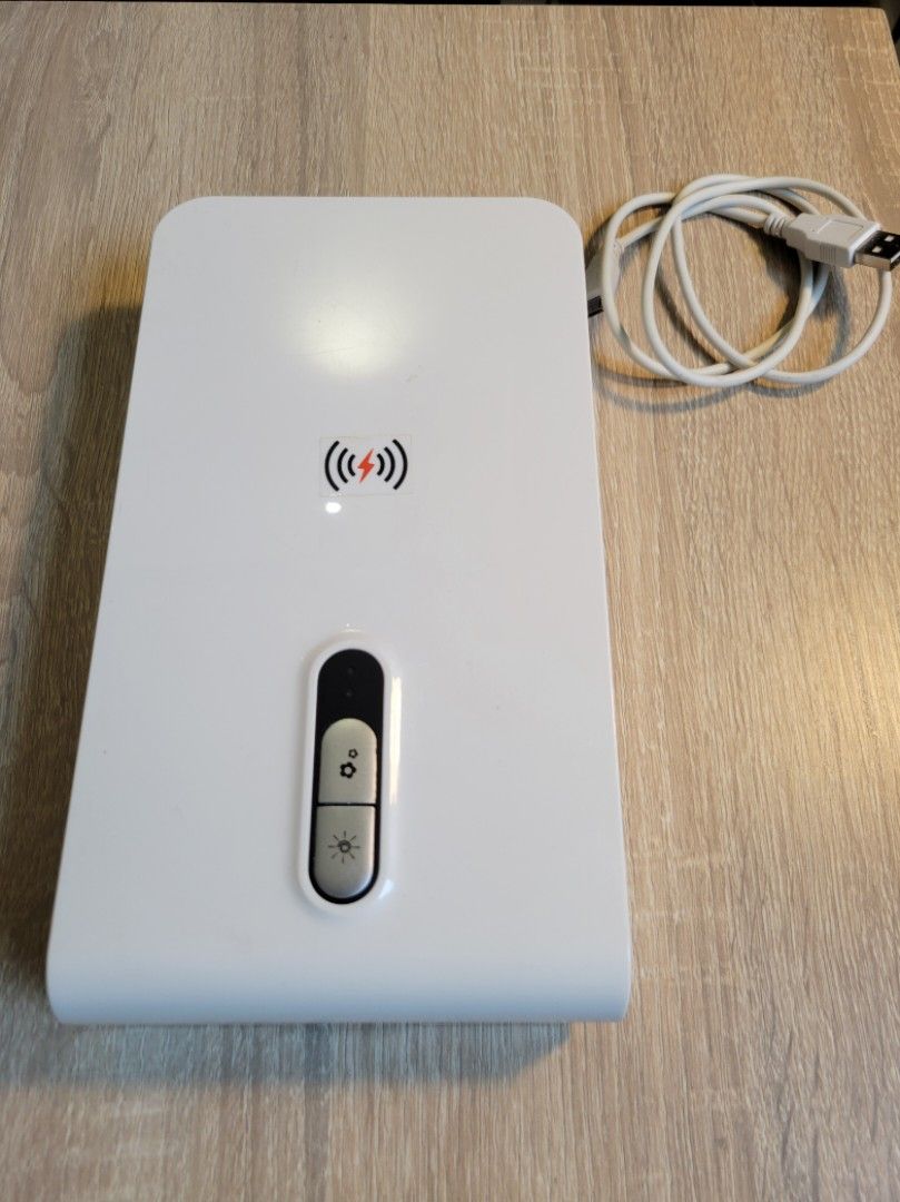 Multi function UV sterilizer （分類：其他家庭電器）位於 Hong Kong。 由 unclefrank852 提交（商品編號 1304910968，圖片 1）。簡介： UV sterilizer for bank notes, cell phones and others. USB powered, 5V / standard wall charger (not included). Works normally.。