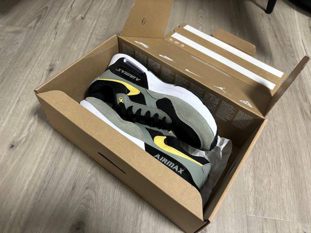 Nike Air Max DM9537 008 size US 7 EURO 40 black and green