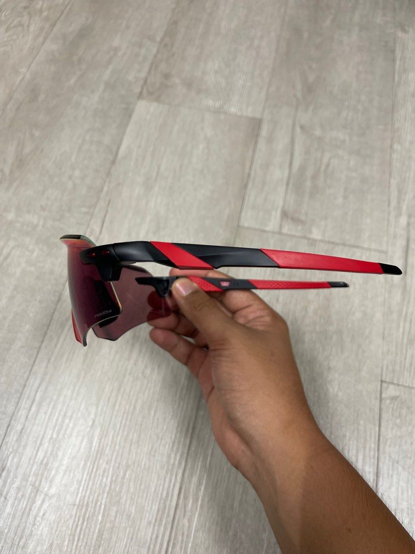 OAKLEY ENCODER (Category: Sunglasses & Eyewear) located in Ampang. Submitted by bazzikal (Listing ID 1304949075, Image 2). Description: open for negotiations .