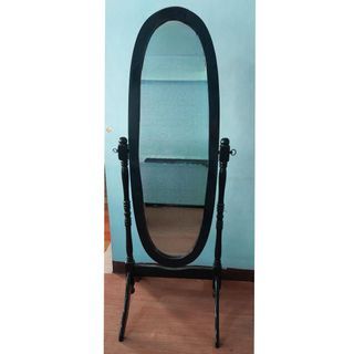 Oval mirror wooden stand