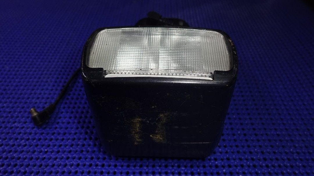 Panasonic PE-36S camera flash (Category: Flashes) located in Paranaque City. Submitted by kutoi.ancheta (Listing ID 1304913304, Image 3). Description: Panasonic PE-36S camera flash ₱1500 ✅ hot shoe mount ✅ uses 4x AA batteries! (excluded) ✅ pc sync cord included condition: seems to be functioning! Malfunctioning dial select! 3/10 cosmetics with heavy signs of use! trigger voltage and compatibility your responsibility! https://panasonic.co.jp/ew/p
