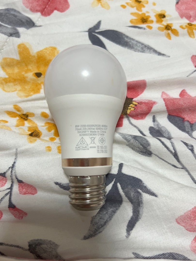 Philips WiZ Smart Bulb 6 WaTTs (Category: Lighting) located in Cainta. Submitted by frannyyu (Listing ID 1304902481, Image 2). Description: - Like new - no flaws - no box but can provide one when shipping rfs: declutterring + broke my lamp so I can’t use this anymore 💰: gcash, bank transfer 🚚: lalamove, ggx, j&t.